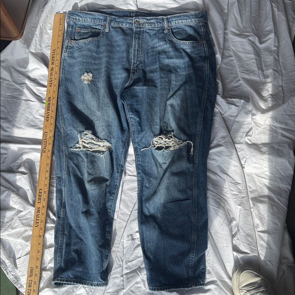 GAP Women's MOM JEAN Distressed